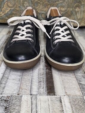 Women's Ecco Chase tie blue. Immaculate size 41EU 10-10.5